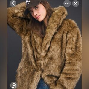 Abercrombie & Fitch Short Faux Fur Coat-XS